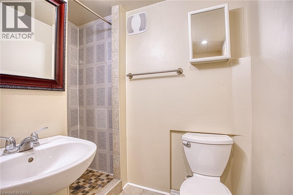 39 CHESTER Road, Stoney Creek, Ontario, L8E1X8 — Photo 17