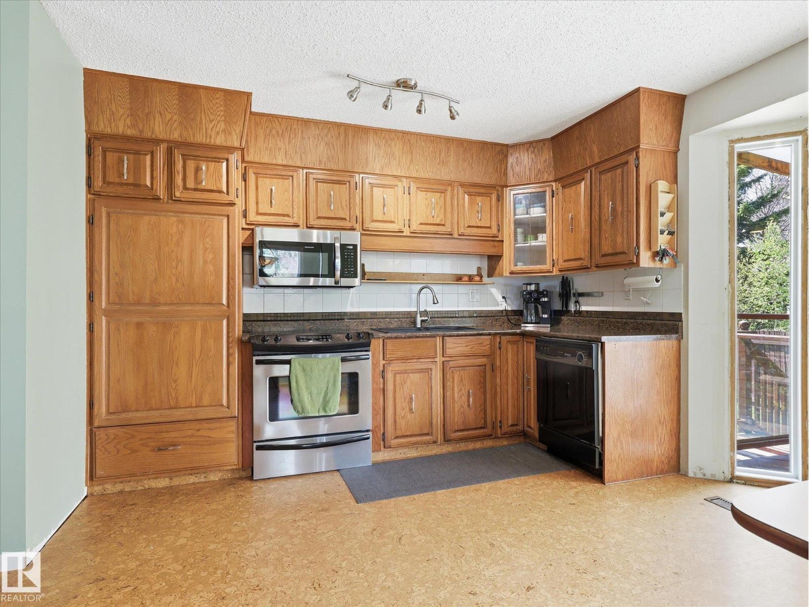 45 LORNE CR - 14