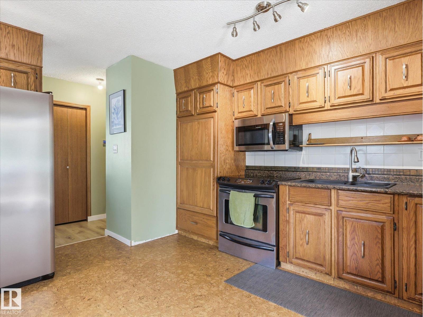 45 LORNE CR - 16