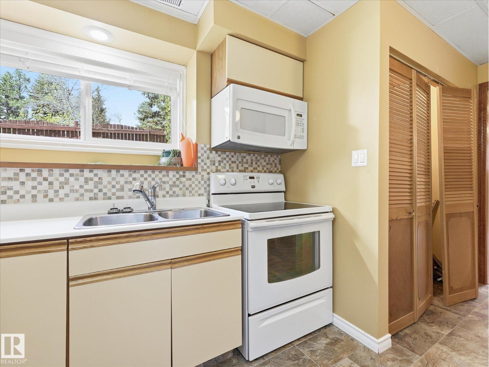 45 LORNE CR - 34