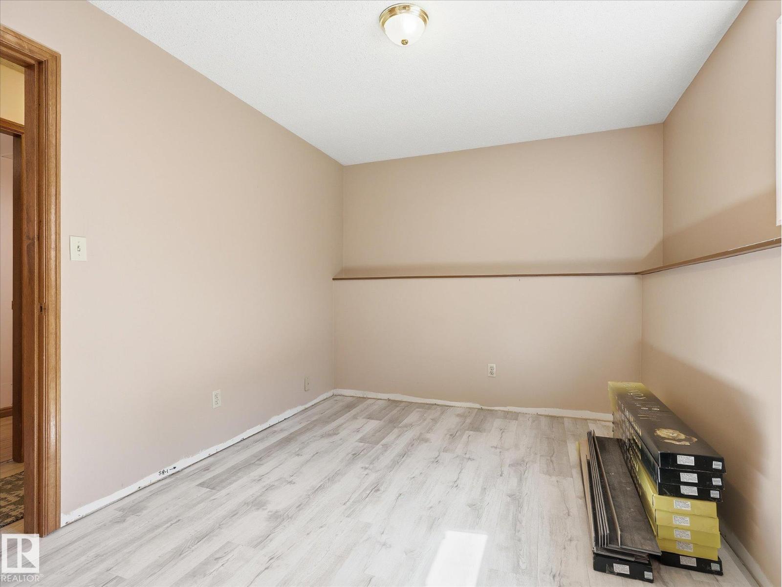 45 LORNE CR - 39