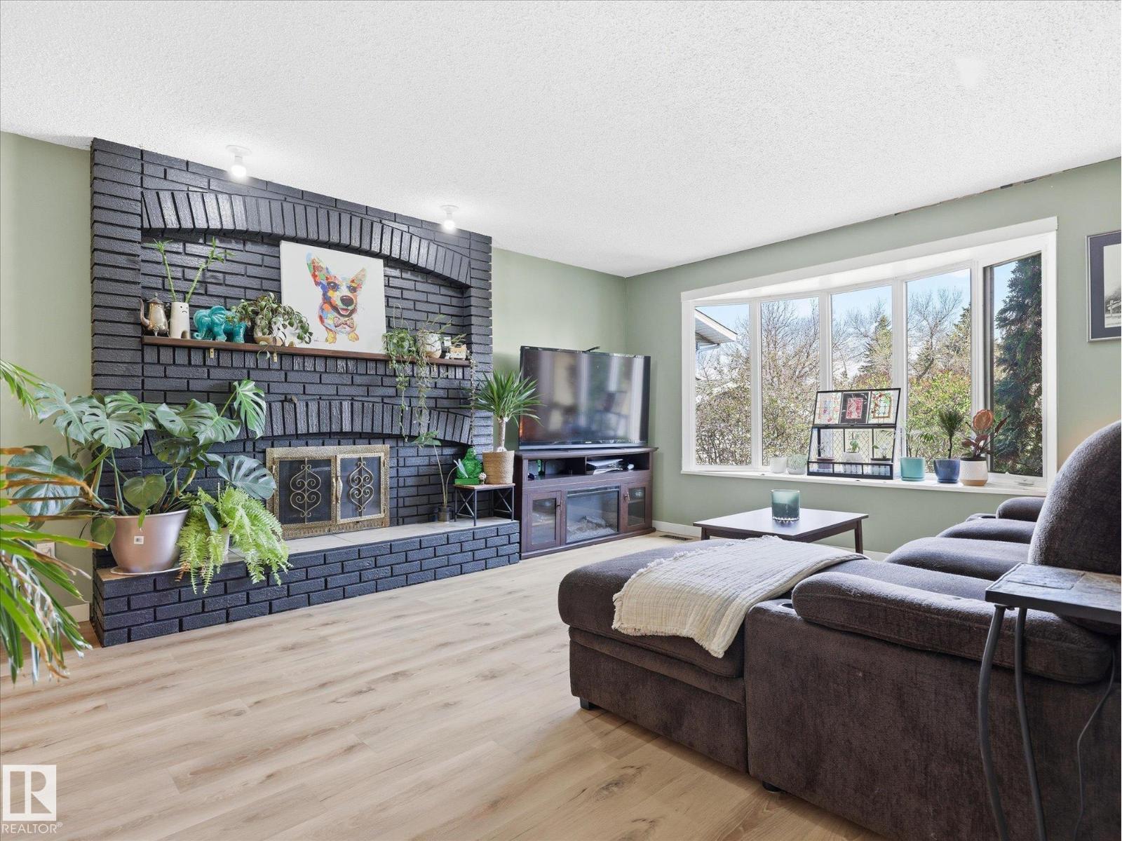 45 LORNE CR - 9