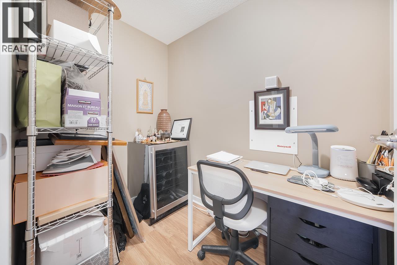33 SMITHE STREET, Vancouver