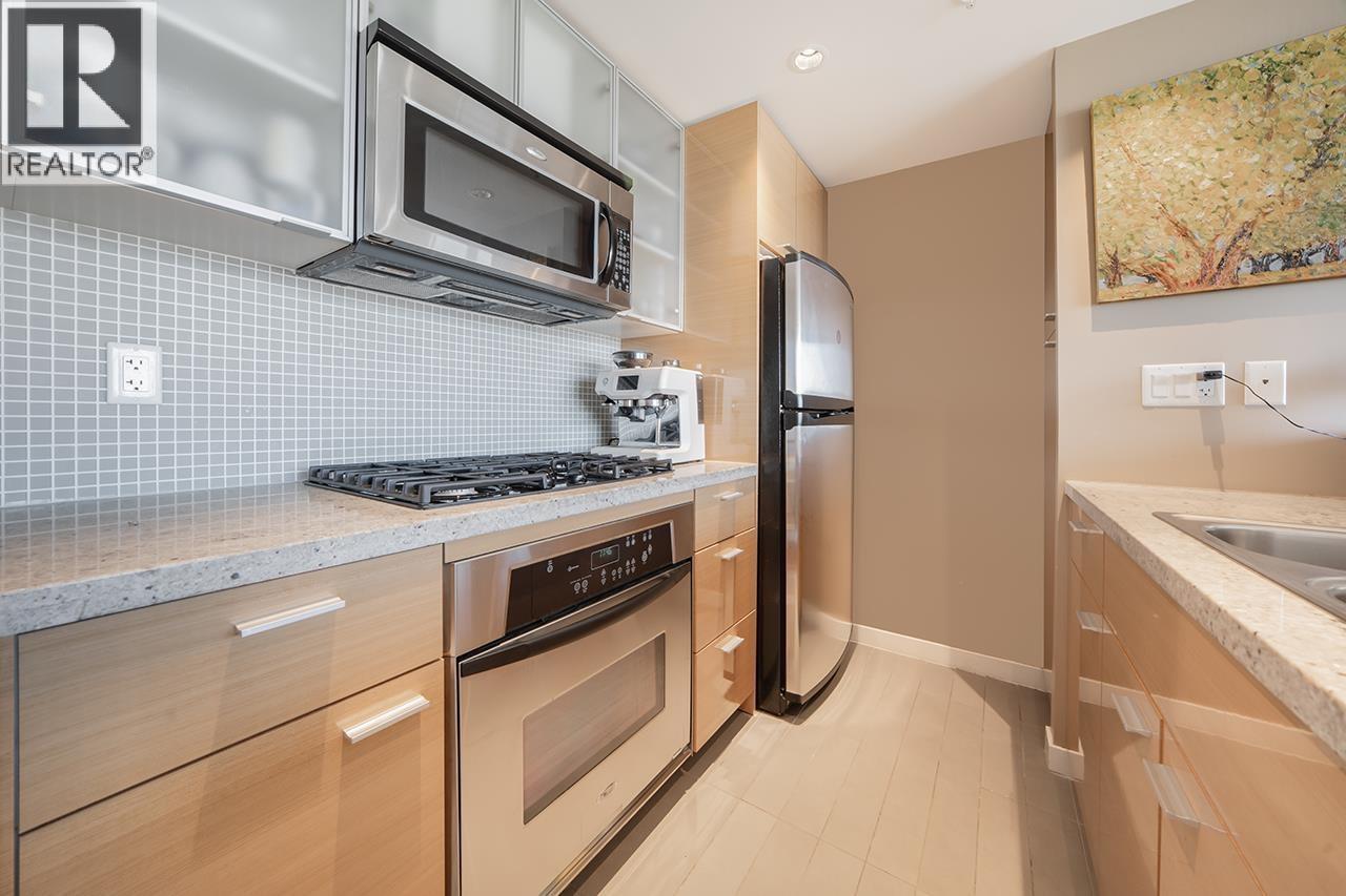 33 SMITHE STREET, Vancouver