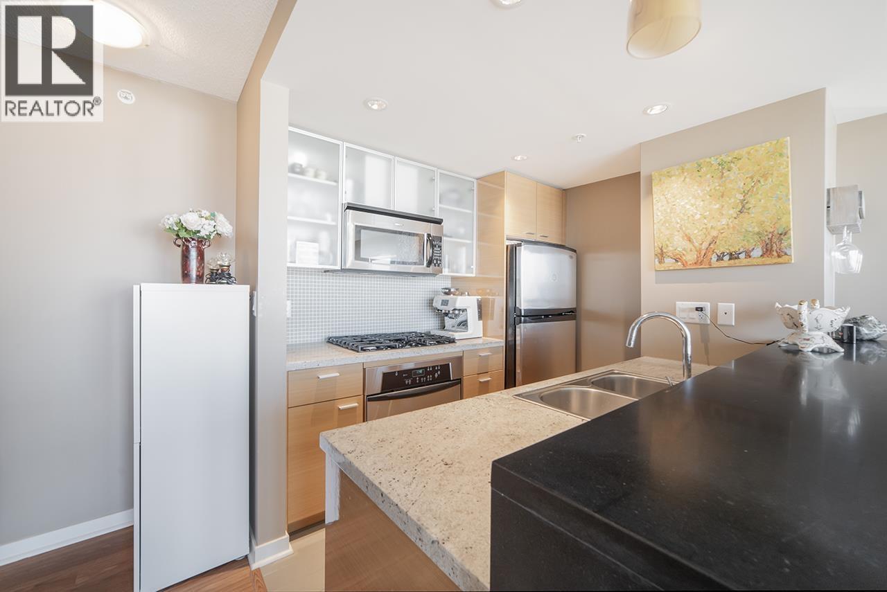 33 SMITHE STREET, Vancouver