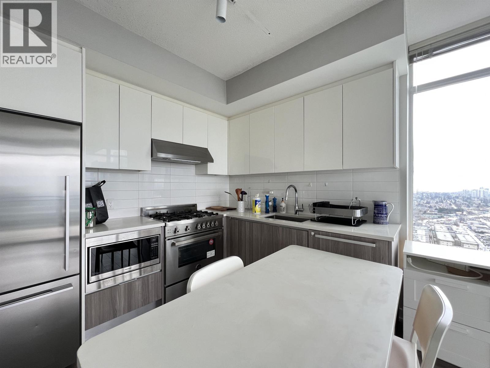 4007 4900 LENNOX LANE, Burnaby