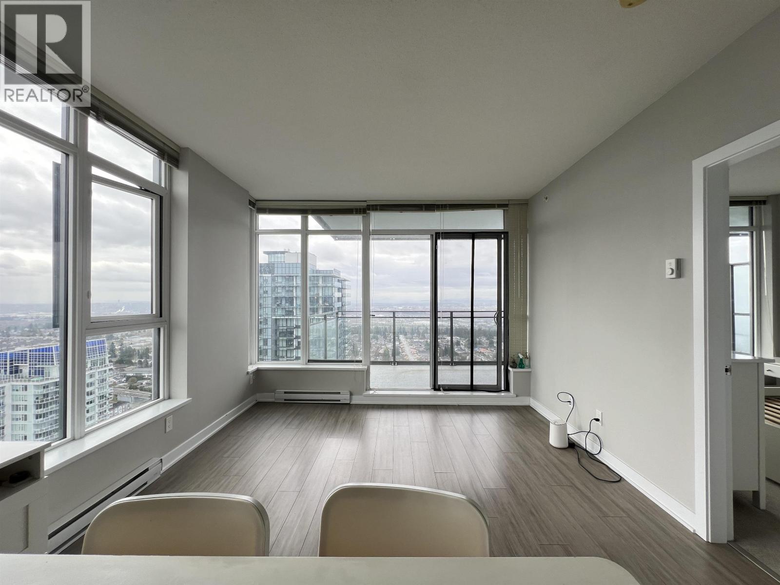 4007 4900 LENNOX LANE, Burnaby