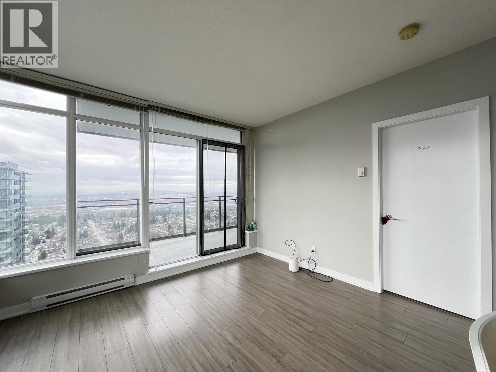 4007 4900 LENNOX LANE, Burnaby