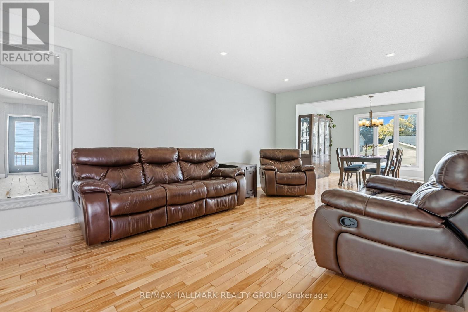 1354 GAULTOIS AVENUE - 4