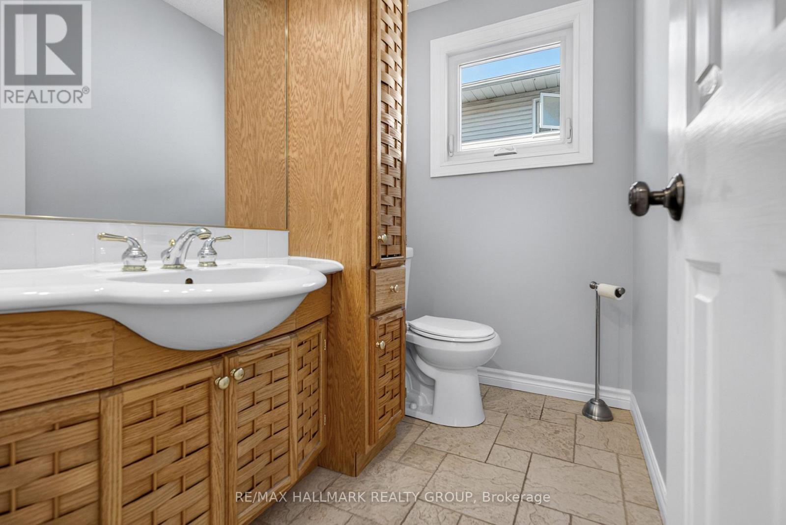 1354 GAULTOIS AVENUE - 8