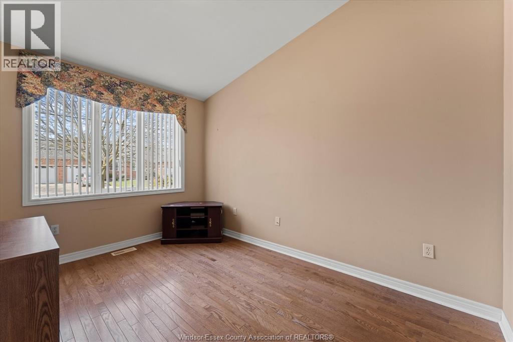 3718 Prairie COURT, Windsor, Ontario, N9G2X3 — Photo 6