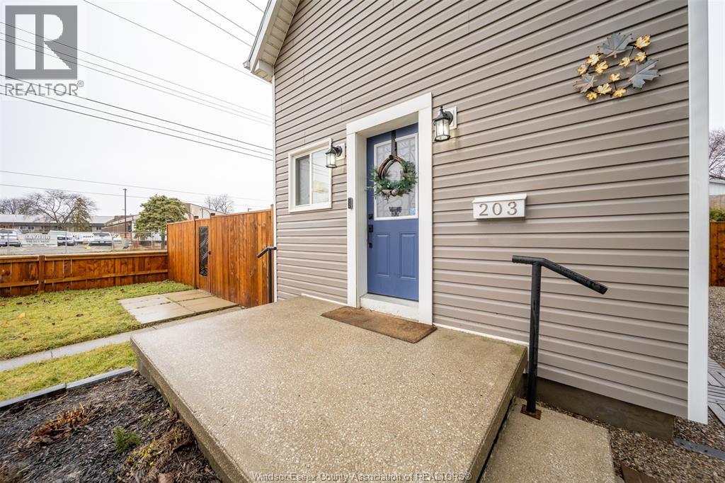 203 SHELDON AVENUE - 3