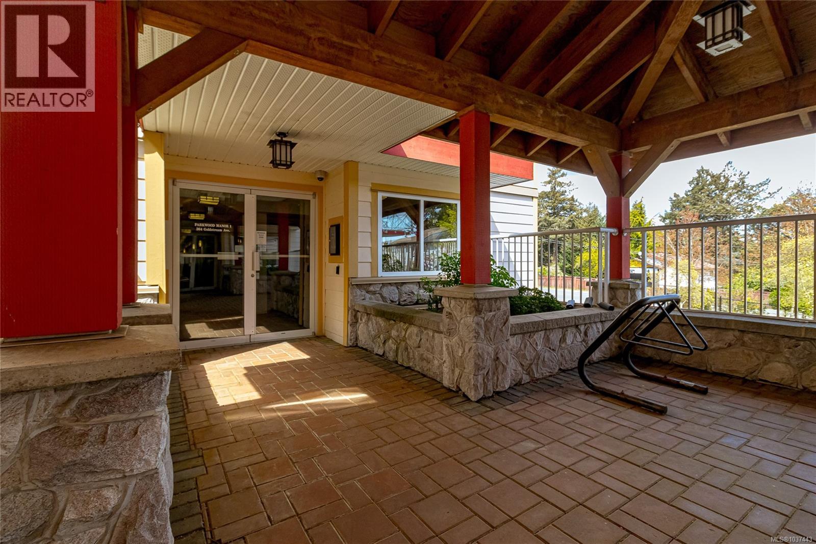 #405 364 Goldstream Ave - 25