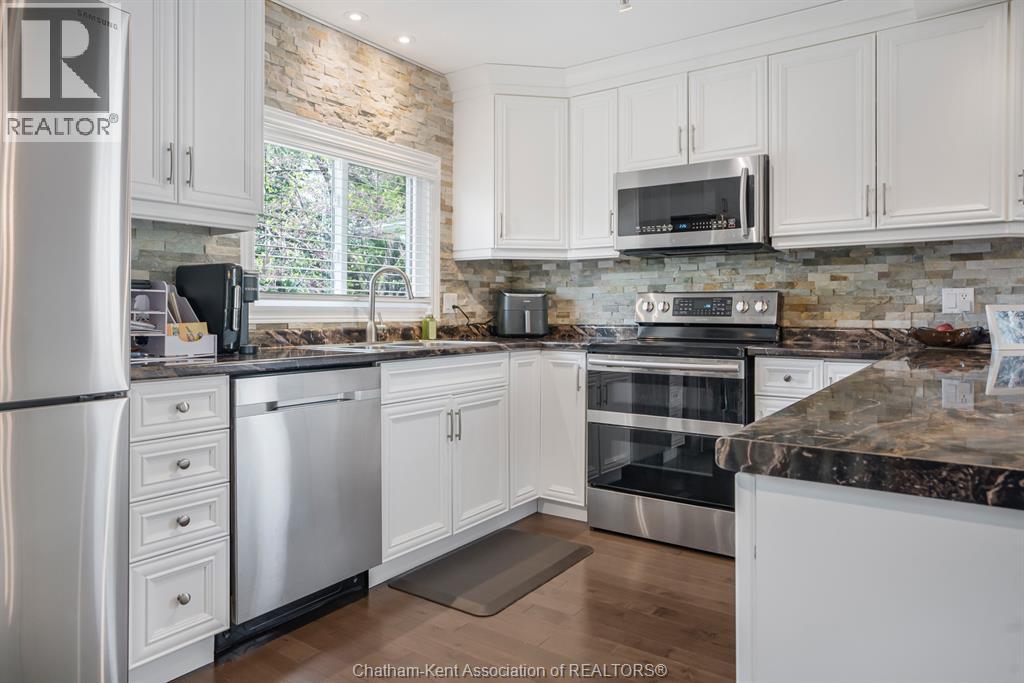 457 MCNAUGHTON AVENUE East, Chatham, Ontario, N7L2H2 — Photo 6