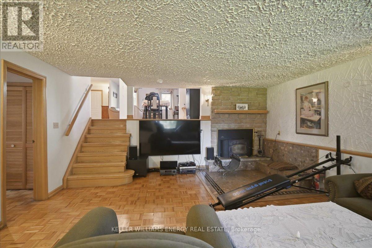 2033 SIMCOE STREET N - 10