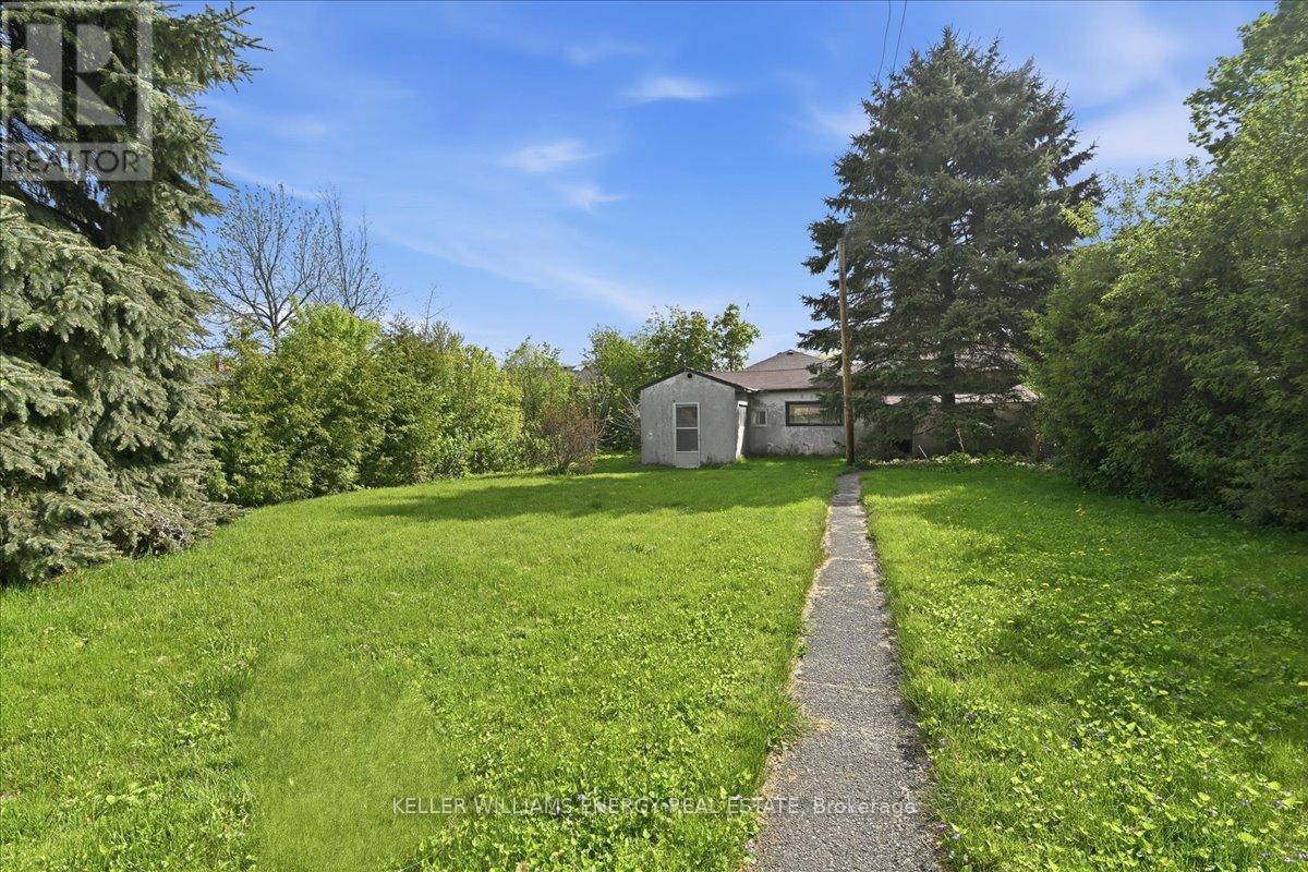 2033 SIMCOE STREET N - 22