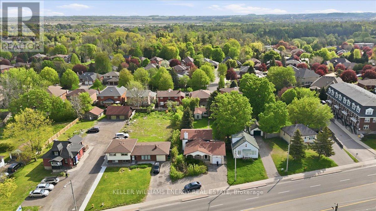 2033 SIMCOE STREET N - 27