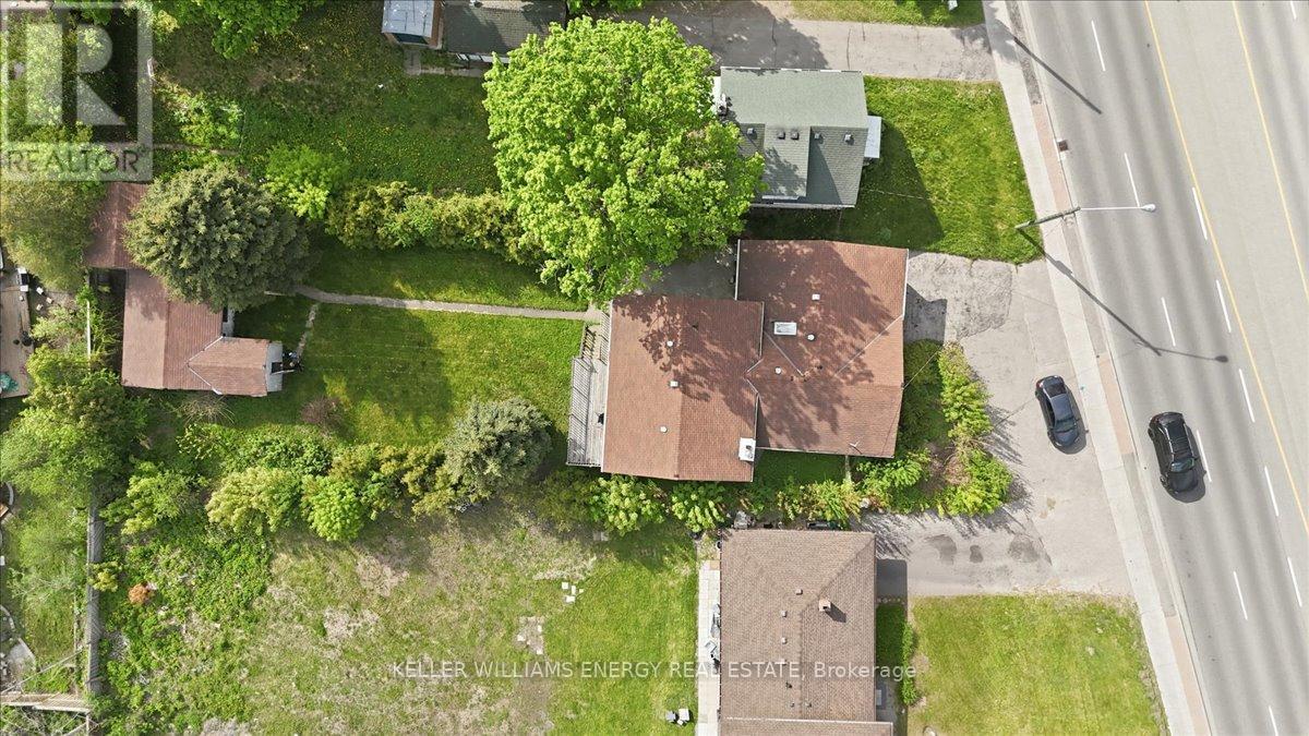 2033 SIMCOE STREET N - 31