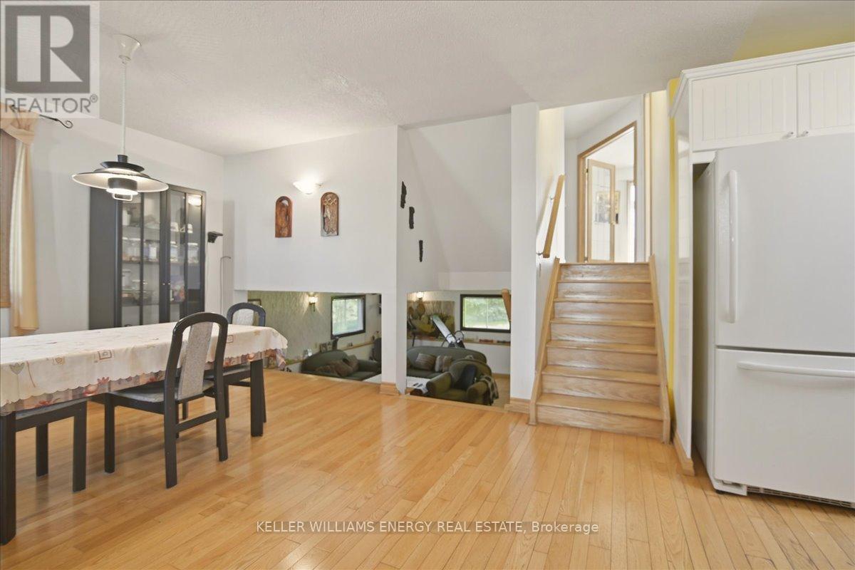 2033 SIMCOE STREET N - 7