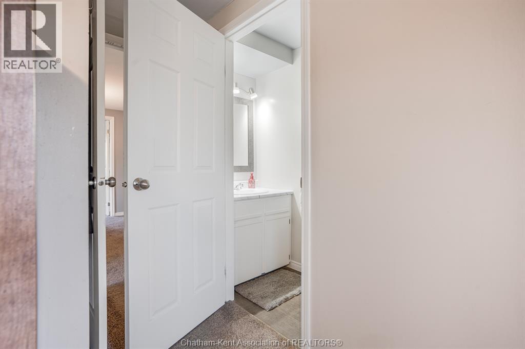 457 MCNAUGHTON AVENUE East, Chatham, Ontario, N7L2H2 — Photo 4