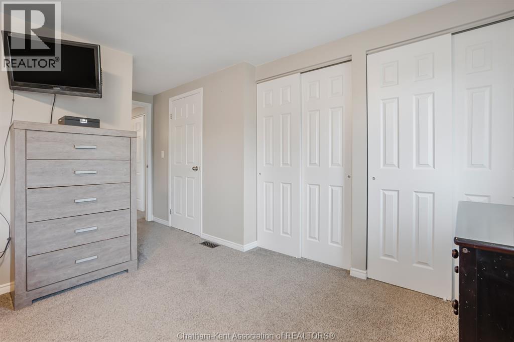 457 MCNAUGHTON AVENUE East, Chatham, Ontario, N7L2H2 — Photo 2