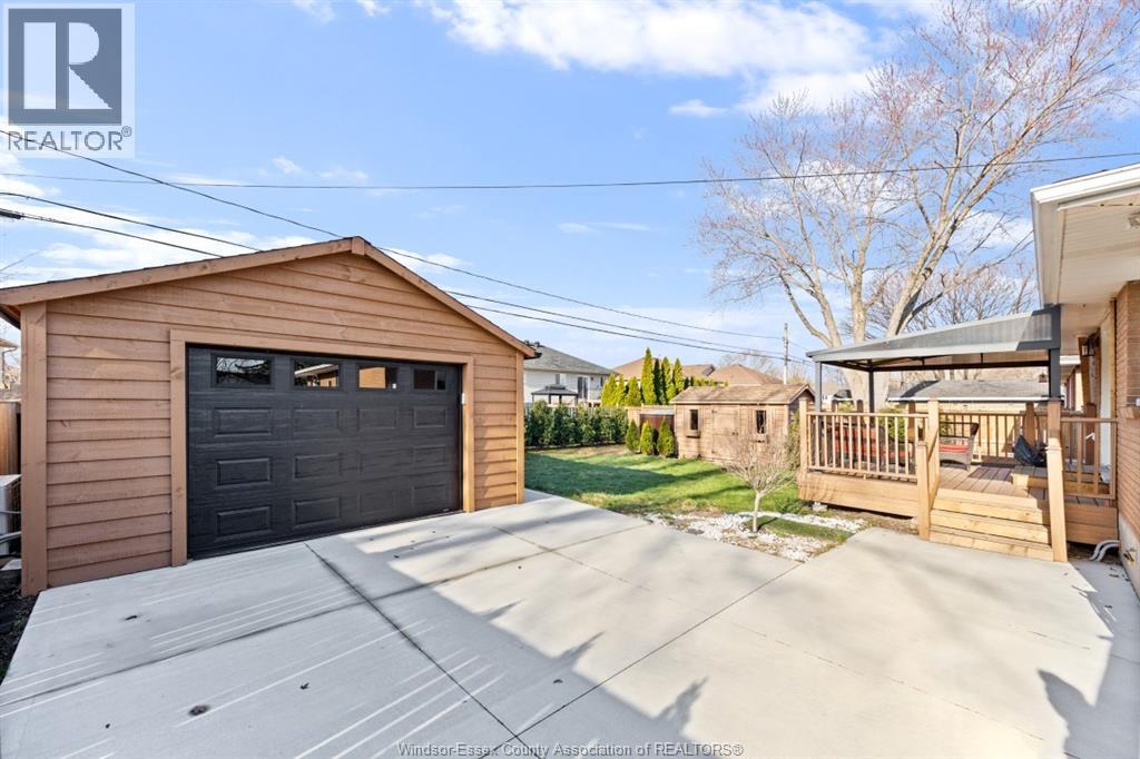 220 VICTORY, LaSalle, Ontario, N9J1V6 — Photo 2