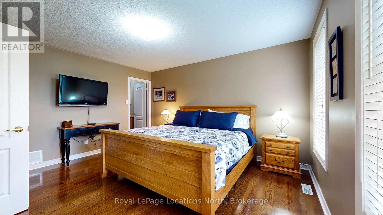 4 HILLIER COURT - 24