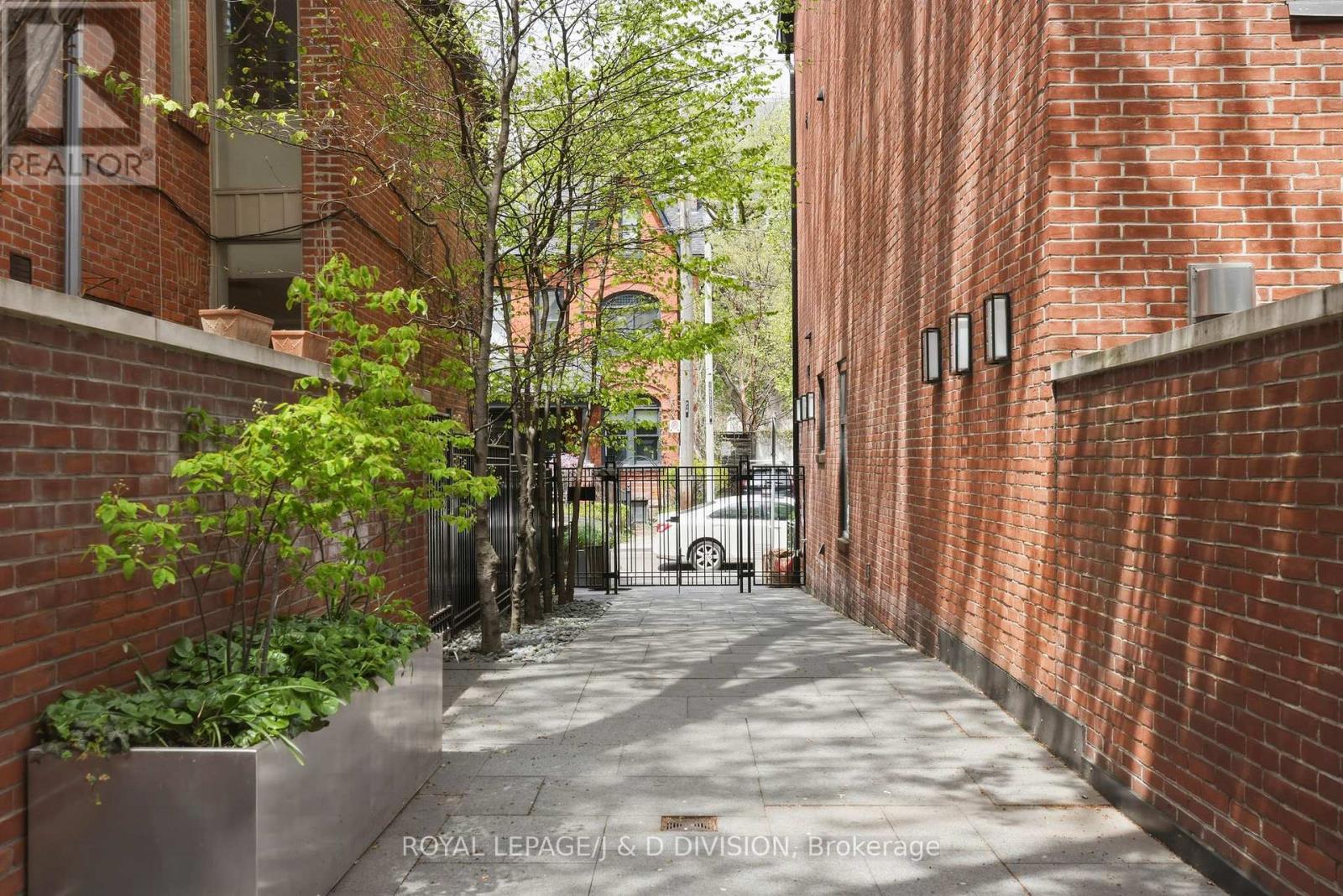 11C TRANBY AVENUE - 27