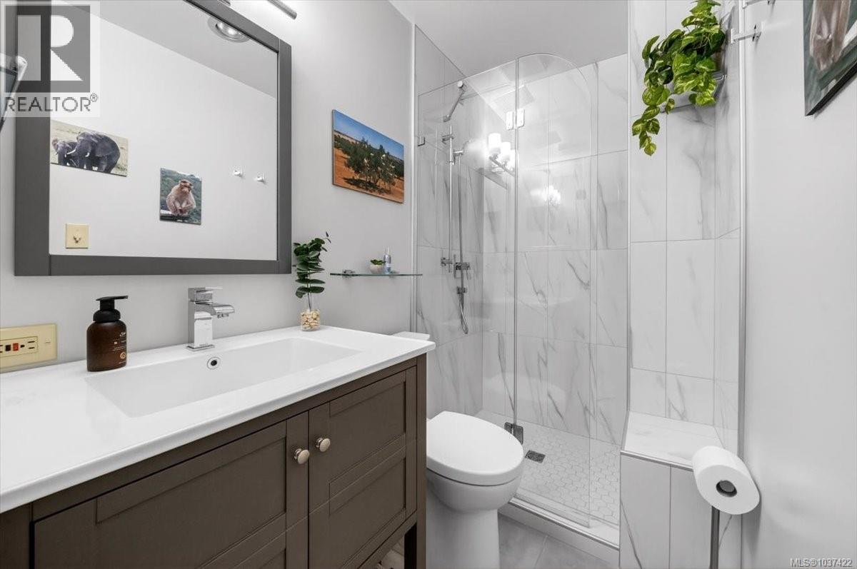 1567 Athlone Dr, Saanich