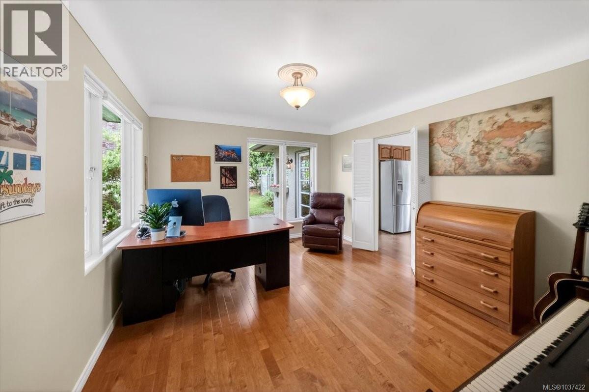 1567 Athlone Dr, Saanich