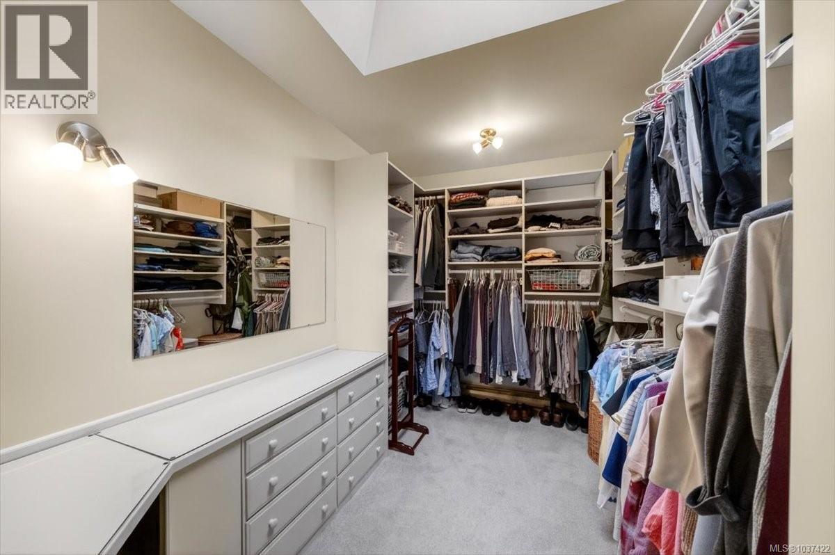 1567 Athlone Dr, Saanich