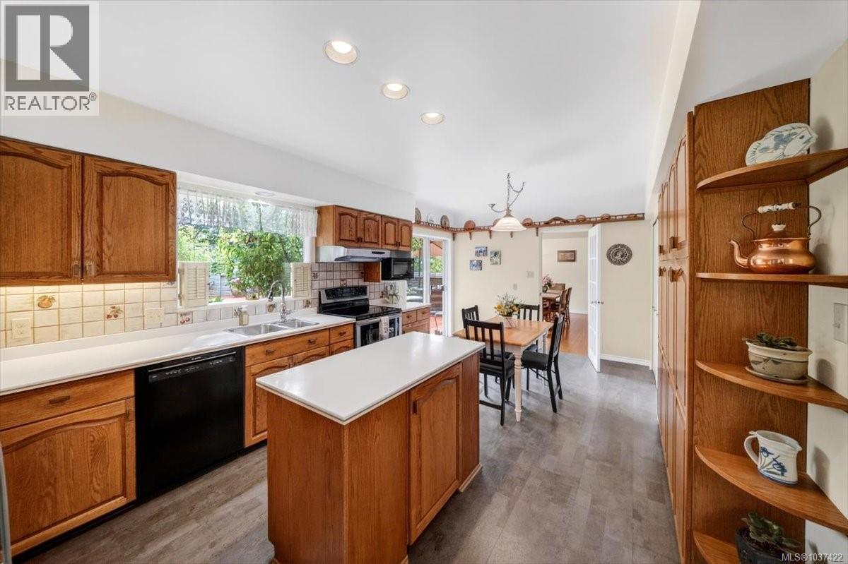1567 Athlone Dr, Saanich