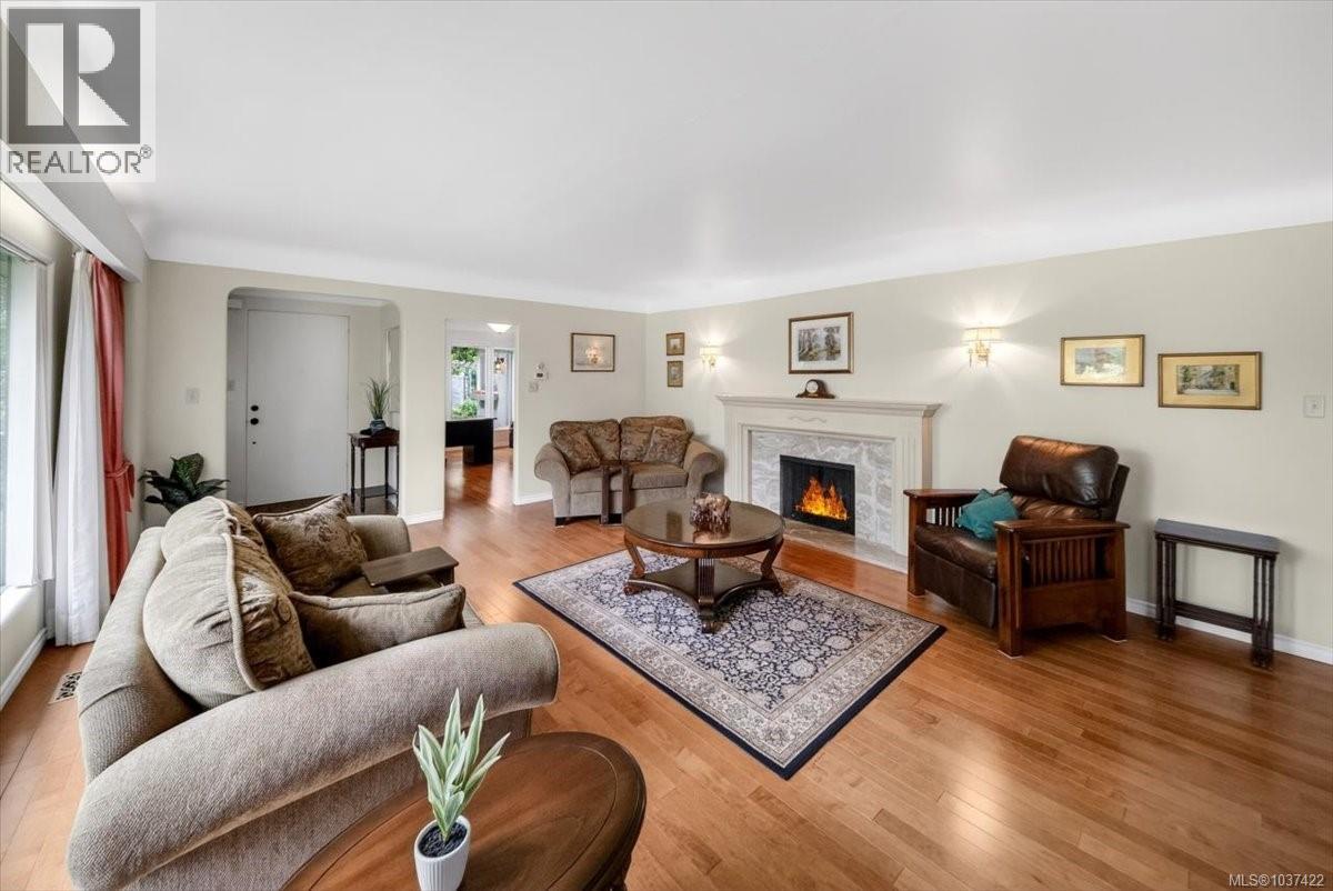 1567 Athlone Dr, Saanich