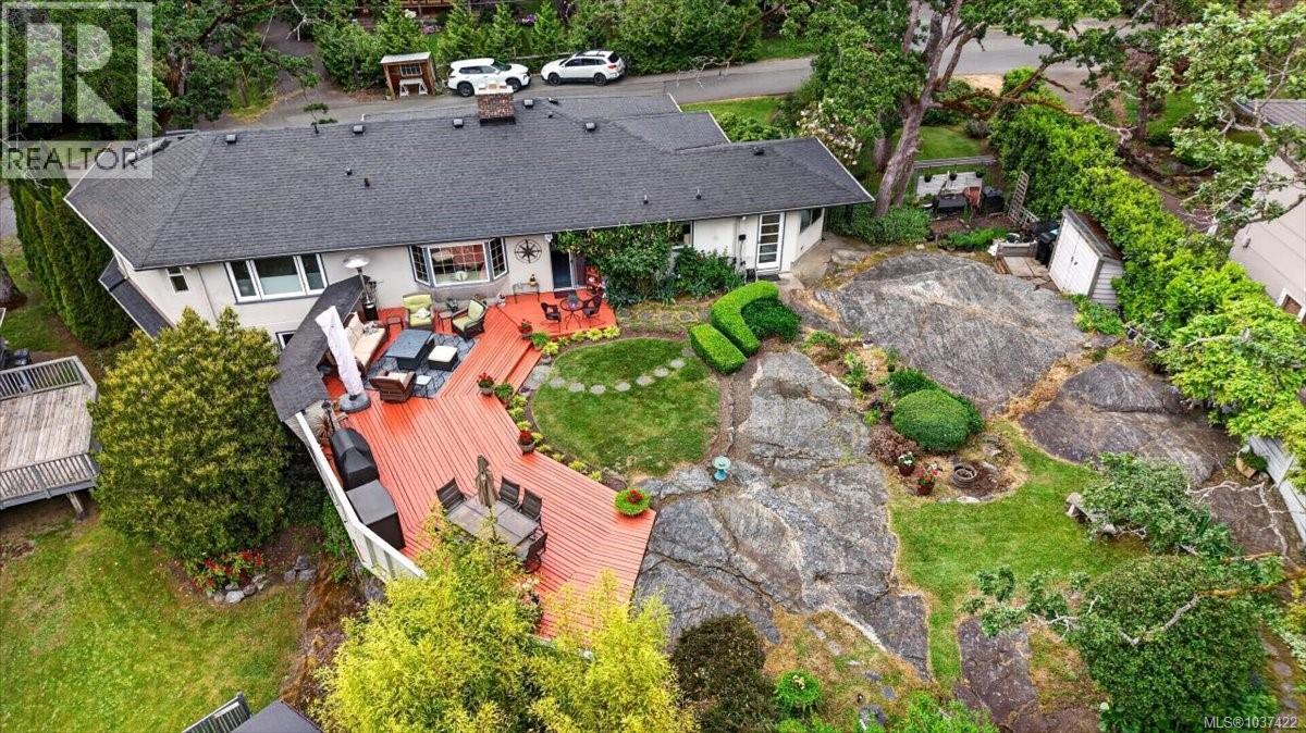 1567 Athlone Dr, Saanich