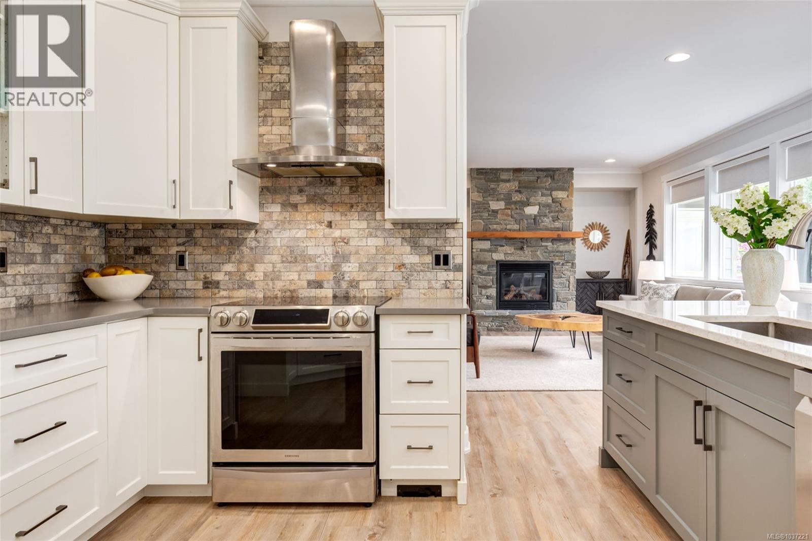7739 Clark Dr - 22