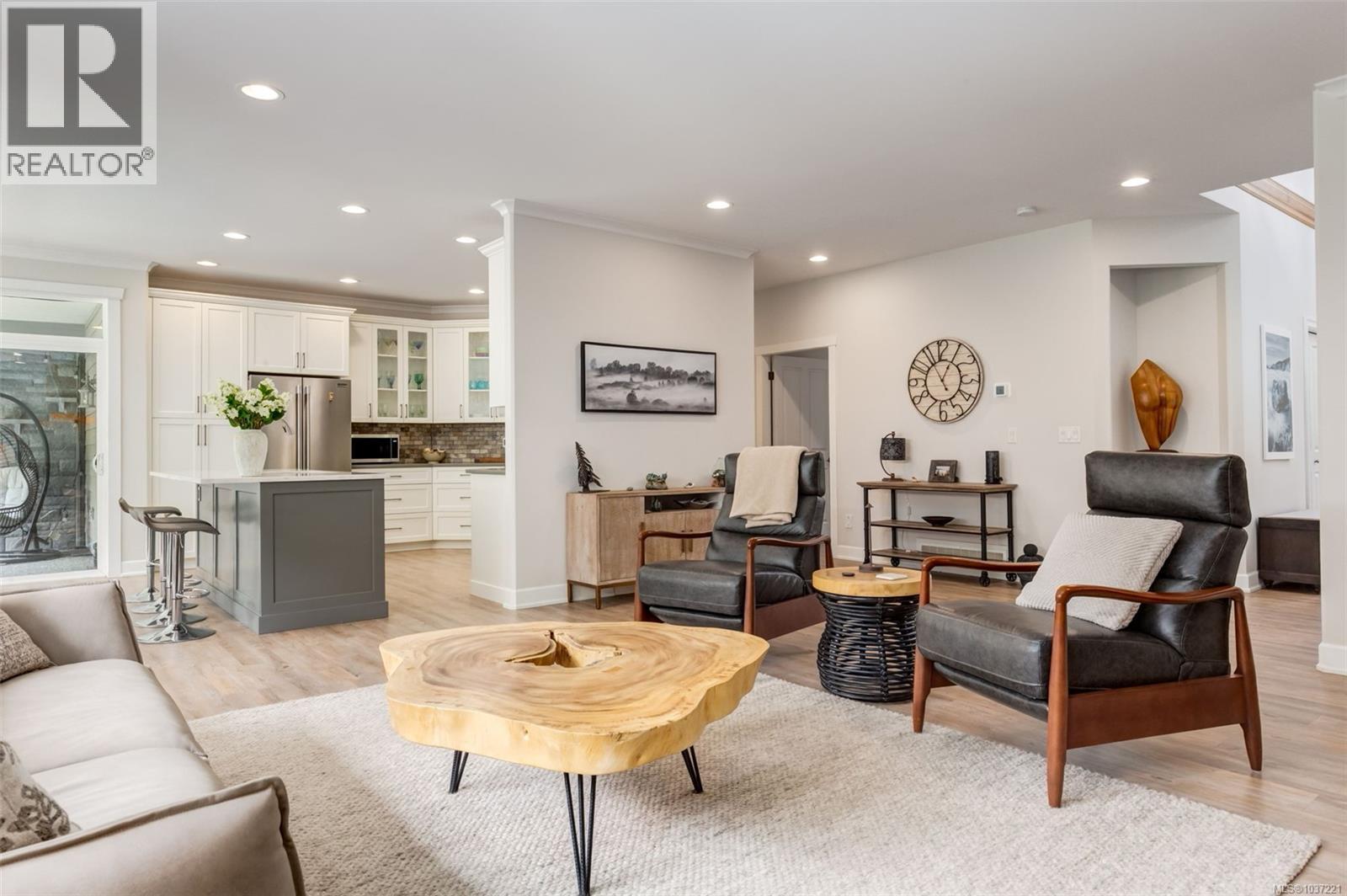 7739 Clark Dr - 12