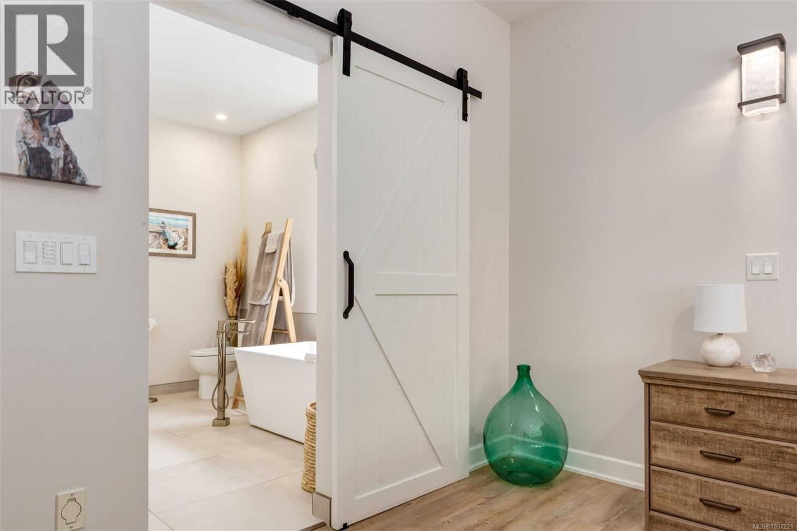 7739 Clark Dr, Lantzville