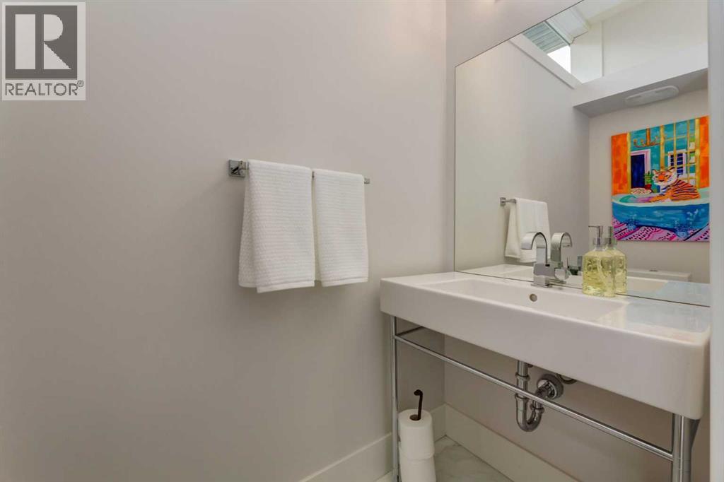 2210 Victoria Crescent NW - 15