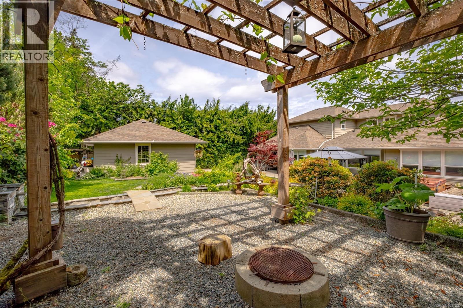 7739 Clark Dr, Lantzville