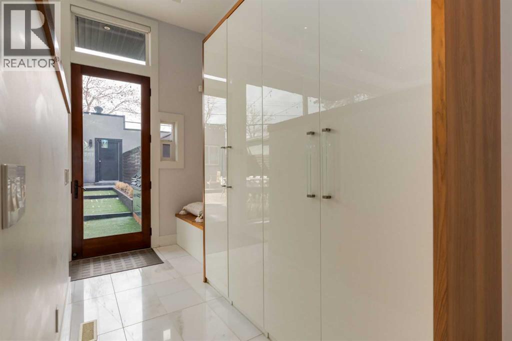 2210 Victoria Crescent NW - 16