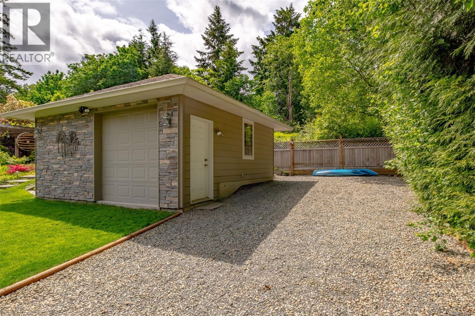 7739 Clark Dr, Lantzville