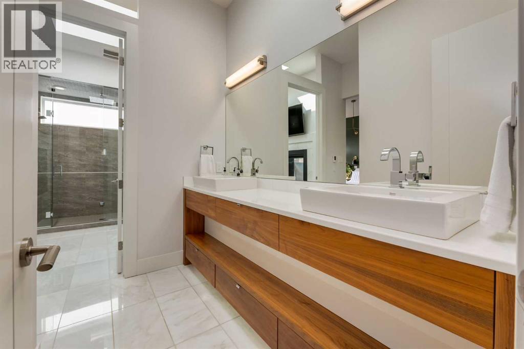 2210 Victoria Crescent NW - 22