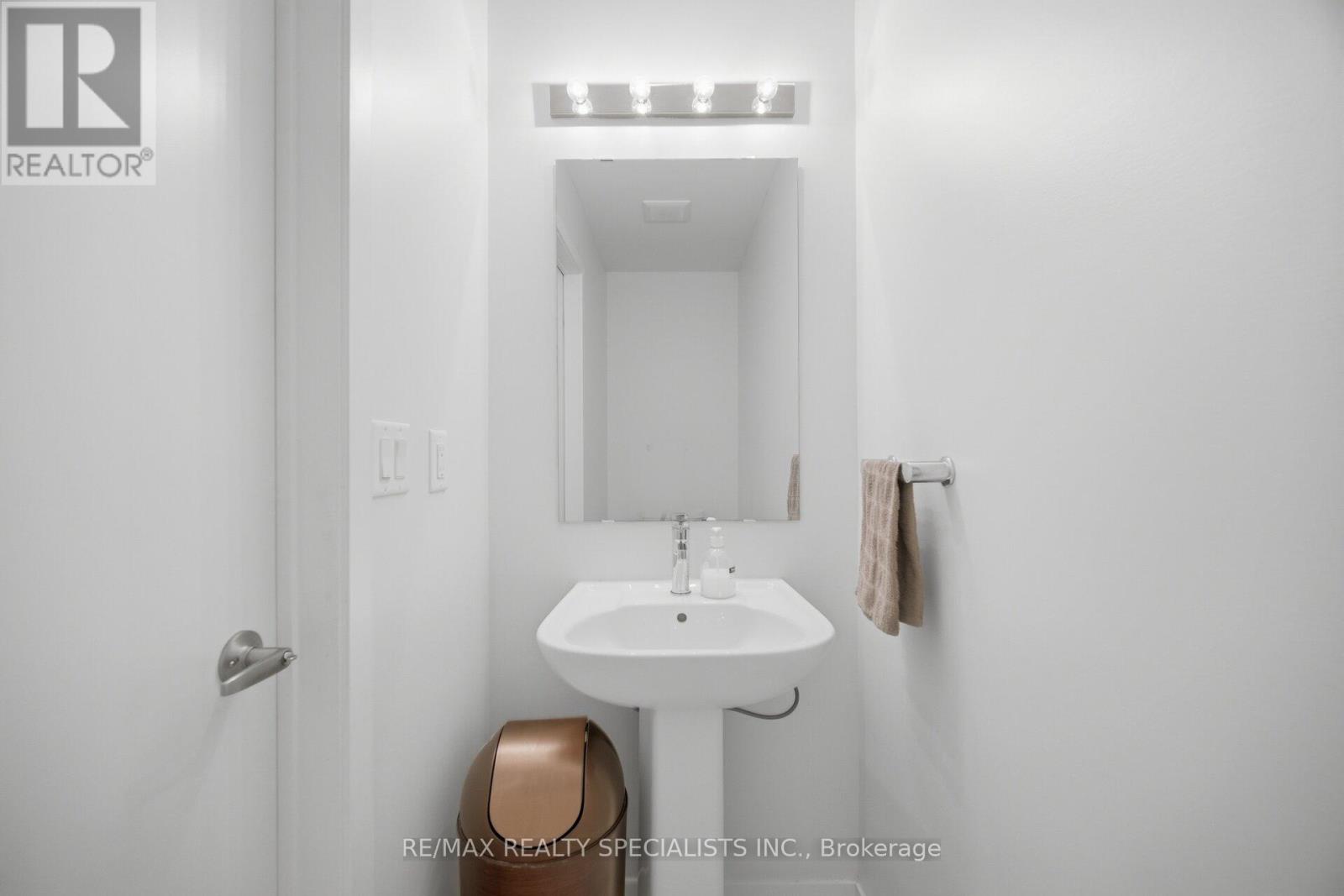 #21 3405 RIDGEWAY DRIVE - 18