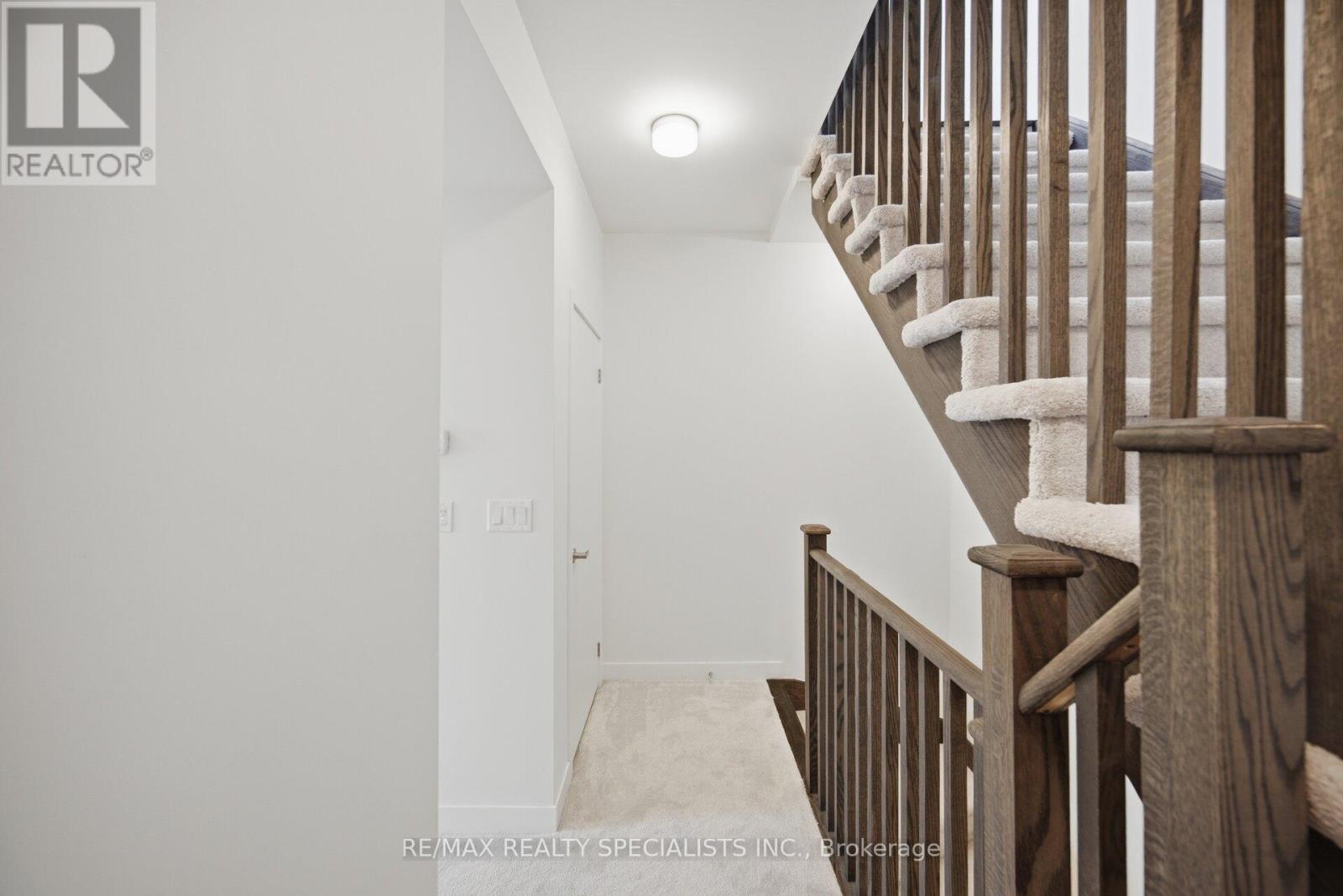#21 3405 RIDGEWAY DRIVE - 19