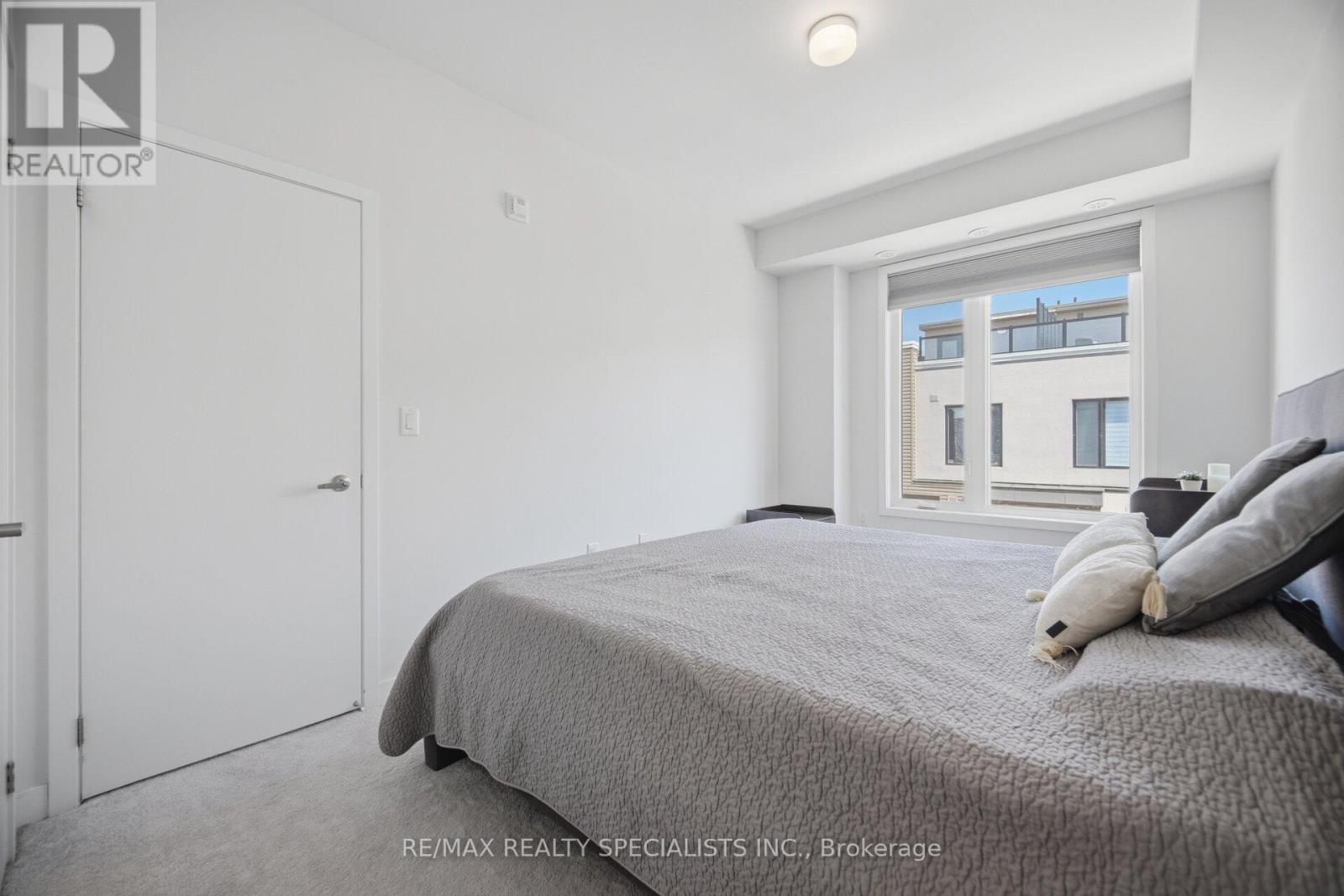 #21 3405 RIDGEWAY DRIVE - 22