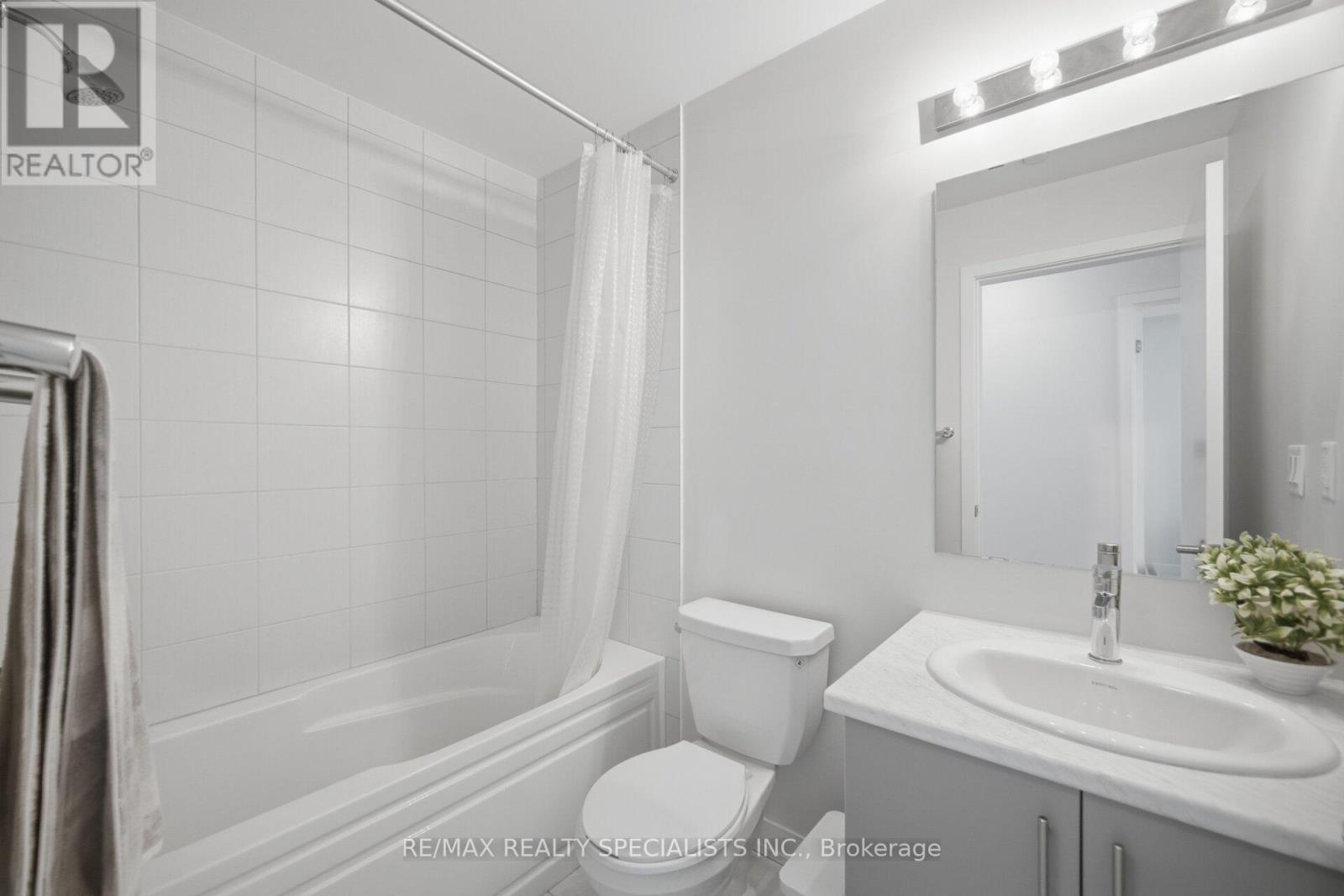 #21 3405 RIDGEWAY DRIVE - 25