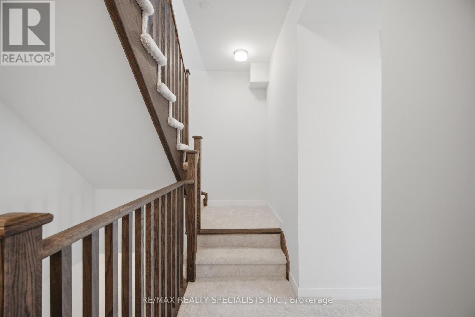 #21 3405 RIDGEWAY DRIVE - 27