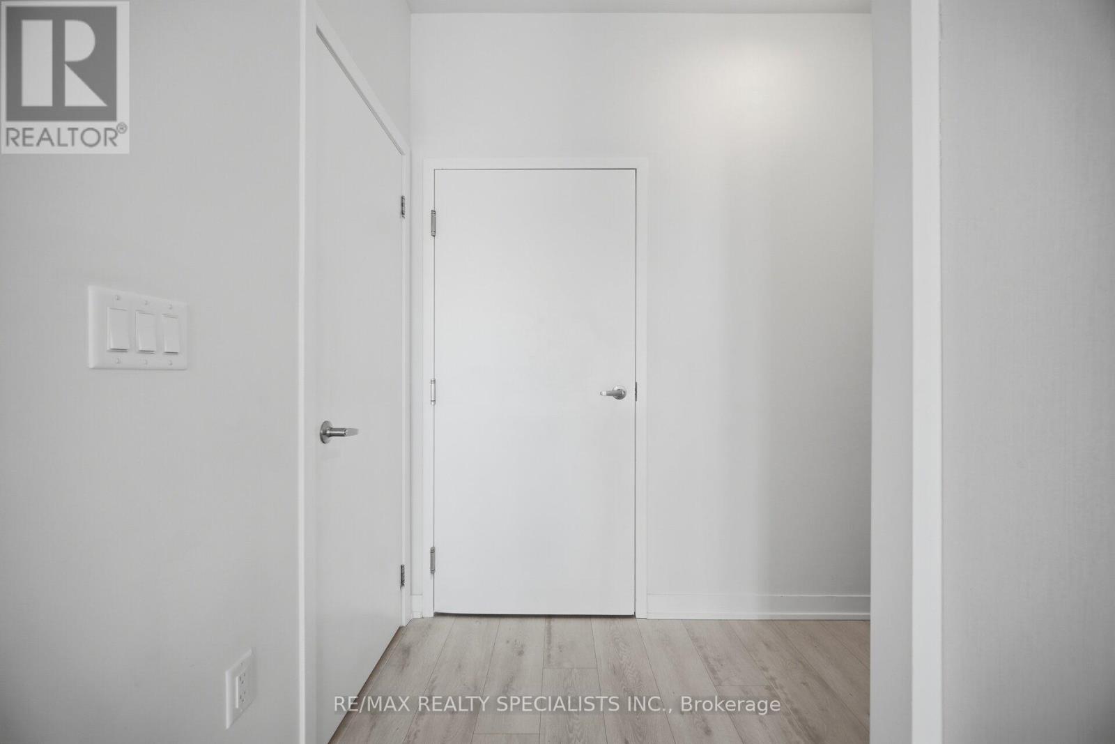 #21 3405 RIDGEWAY DRIVE - 3