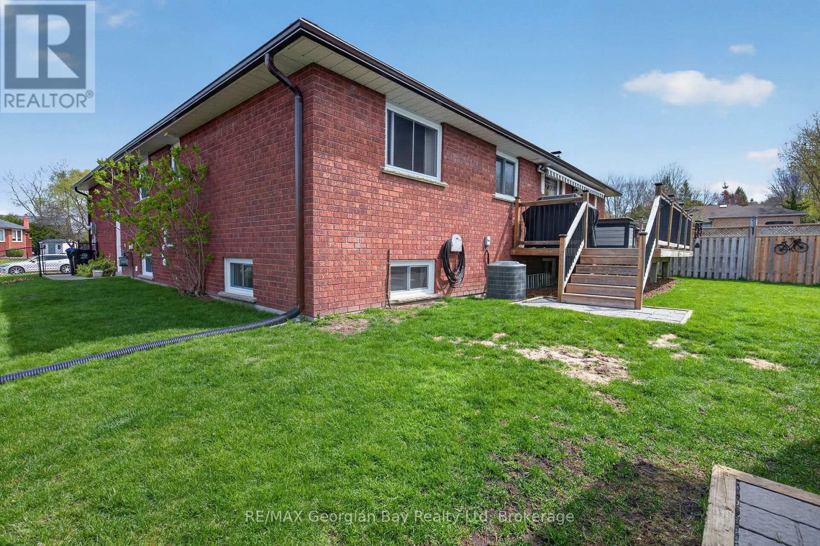 100 PEEL STREET - 36