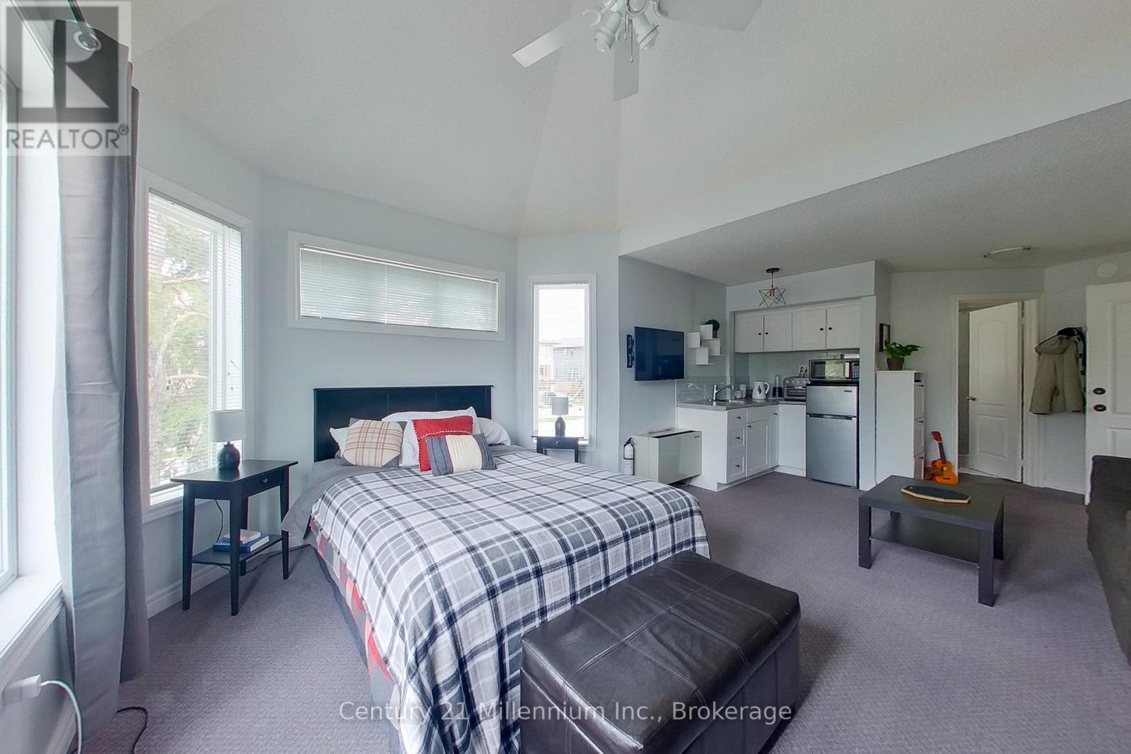 #825 34 DAWSON DRIVE - 17